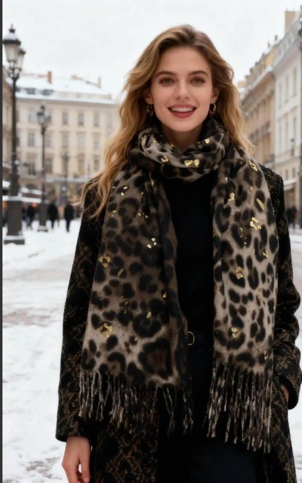 foulard douce hiver imprimé léopard avec dorures